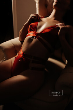 Perth boudoir photographer. Dark, seductive and sexy boudoir portrait photography in Perth
